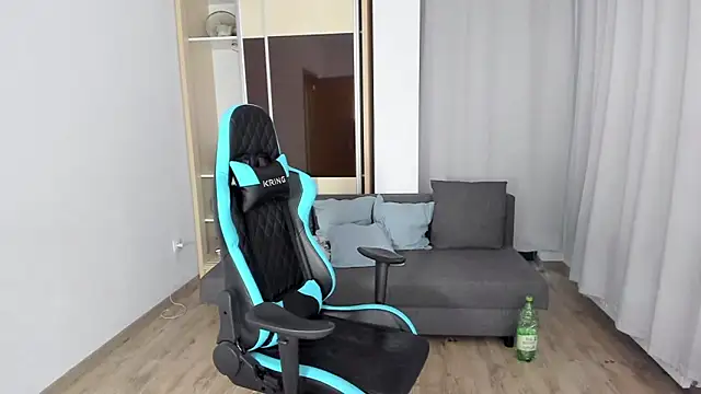 Snapshot of MatMalonne chatting on 03.01.25 MatMalonne online show from 03.01.25