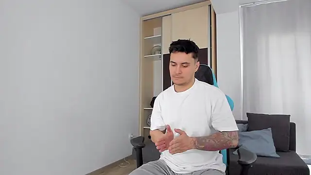 Snapshot of MatMalonne chatting on 03.02.25 MatMalonne online show from 03.02.25