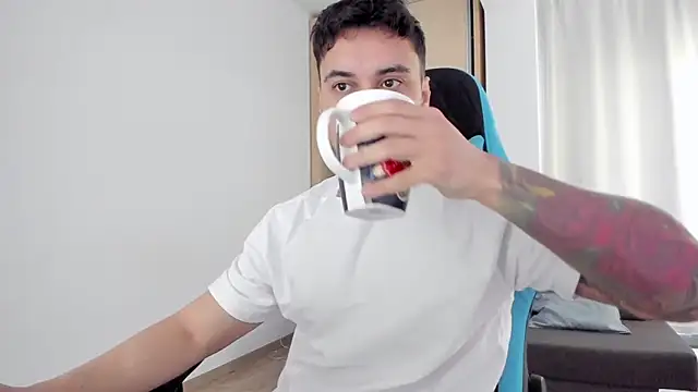 Snapshot of MatMalonne chatting on 03.03.25 MatMalonne online show from 03.03.25