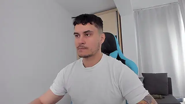 Snapshot of MatMalonne chatting on 03.10.25 MatMalonne online show from 03.10.25