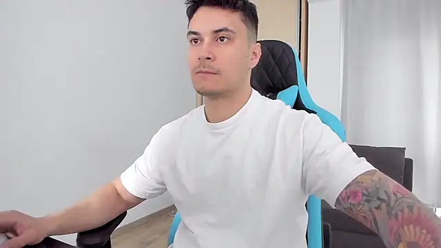 Snapshot of MatMalonne chatting on 03.11.25 MatMalonne online show from 03.11.25