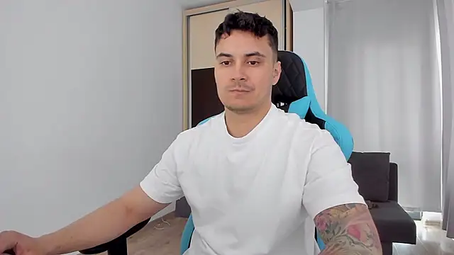 Snapshot of MatMalonne chatting on 03.11.25 MatMalonne online show from 03.11.25