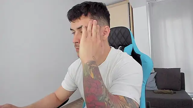 Snapshot of MatMalonne chatting on 03.13.25 MatMalonne online show from 03.13.25