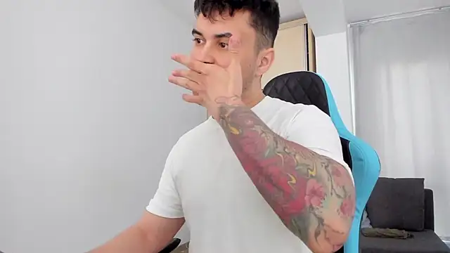 Snapshot of MatMalonne chatting on 03.16.25 MatMalonne online show from 03.16.25