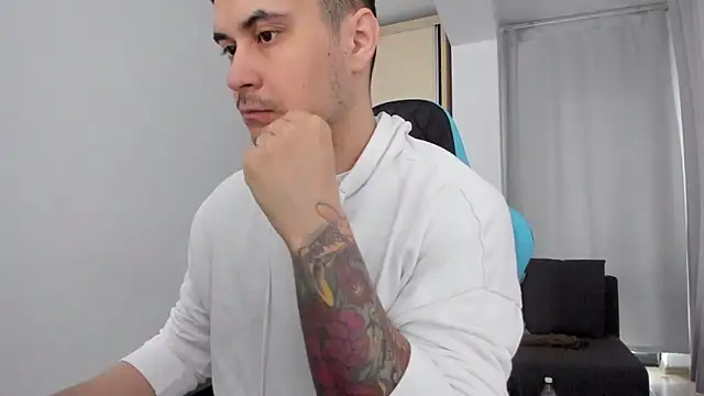 Snapshot of MatMalonne chatting on 03.17.25 MatMalonne online show from 03.17.25