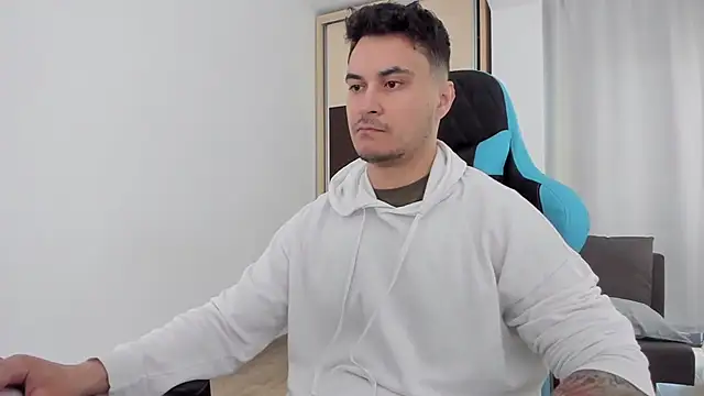 Snapshot of MatMalonne chatting on 03.22.25 MatMalonne online show from 03.22.25