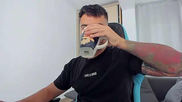 Snapshot of MatMalonne chatting on 09.18.25 MatMalonne online show from 09.18.25