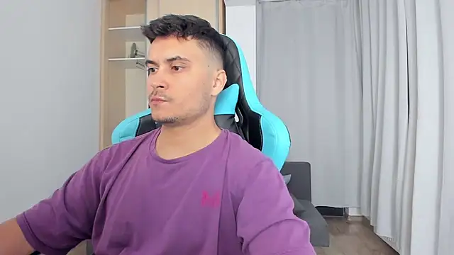 Snapshot of MatMalonne chatting on 10.01.25 MatMalonne online show from 10.01.25