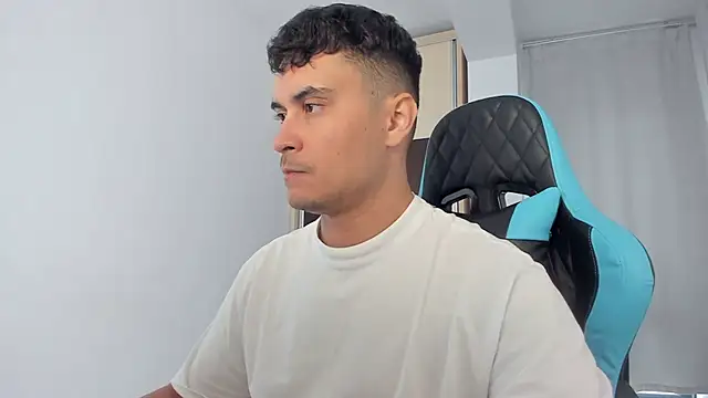 Snapshot of MatMalonne chatting on 10.06.25 MatMalonne online show from 10.06.25