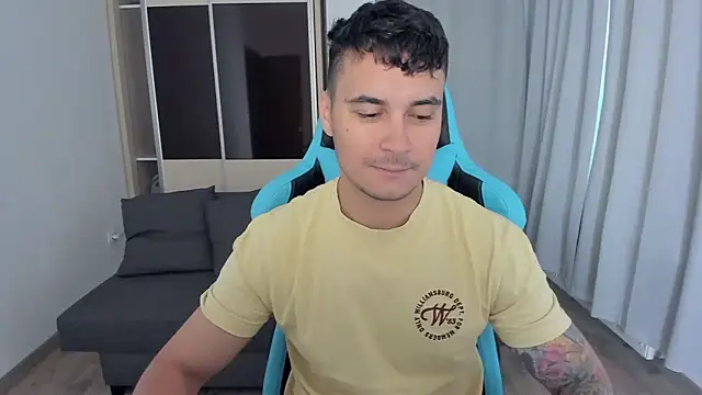 Snapshot of MatMalonne chatting on 10.08.25 MatMalonne online show from 10.08.25