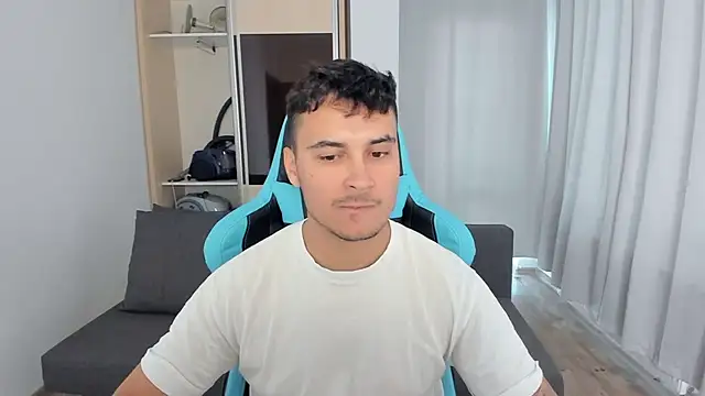 Snapshot of MatMalonne chatting on 10.11.25 MatMalonne online show from 10.11.25