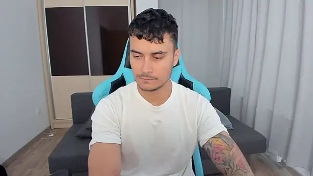 Snapshot of MatMalonne chatting on 10.14.25 MatMalonne online show from 10.14.25