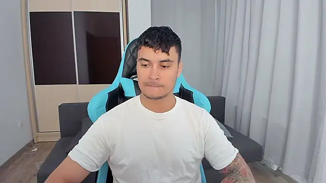 Snapshot of MatMalonne chatting on 10.15.25 MatMalonne online show from 10.15.25