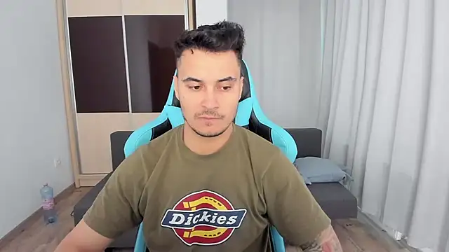 Snapshot of MatMalonne chatting on 10.27.25 MatMalonne online show from 10.27.25