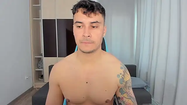 Snapshot of MatMalonne chatting on 10.28.25 MatMalonne online show from 10.28.25