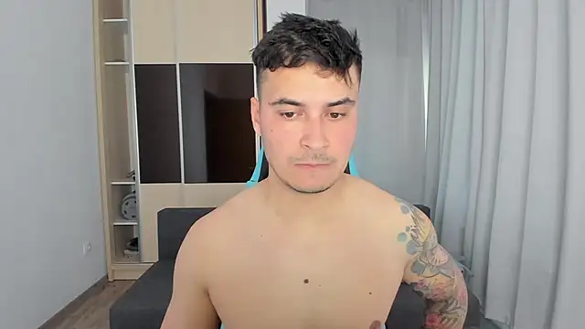 Snapshot of MatMalonne chatting on 10.29.25 MatMalonne online show from 10.29.25