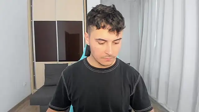 Snapshot of MatMalonne chatting on 11.01.25 MatMalonne online show from 11.01.25