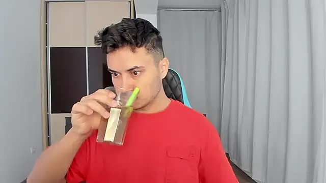 Snapshot of MatMalonne chatting on 11.03.25 MatMalonne online show from 11.03.25