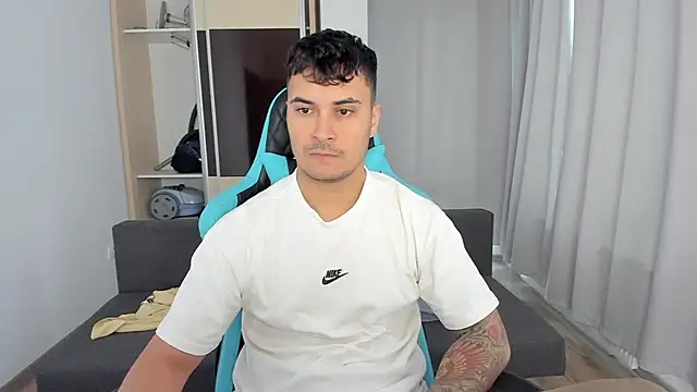 Snapshot of MatMalonne chatting on 11.13.25 MatMalonne online show from 11.13.25