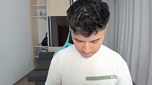 Snapshot of MatMalonne chatting on 11.20.25 MatMalonne online show from 11.20.25