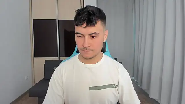 Snapshot of MatMalonne chatting on 11.22.25 MatMalonne online show from 11.22.25