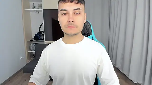 Snapshot of MatMalonne chatting on 11.23.25 MatMalonne online show from 11.23.25