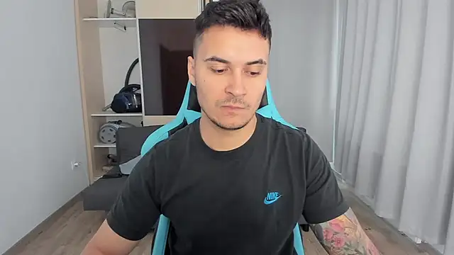 Snapshot of MatMalonne chatting on 11.25.25 MatMalonne online show from 11.25.25