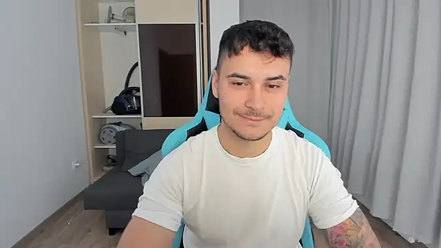 Snapshot of MatMalonne chatting on 11.28.25 MatMalonne online show from 11.28.25