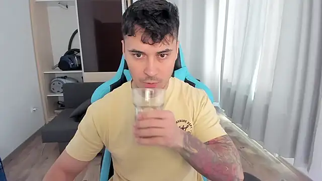 Snapshot of MatMalonne chatting on 12.02.25 MatMalonne online show from 12.02.25