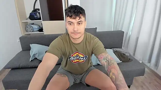 Snapshot of MatMalonne chatting on 12.03.25 MatMalonne online show from 12.03.25