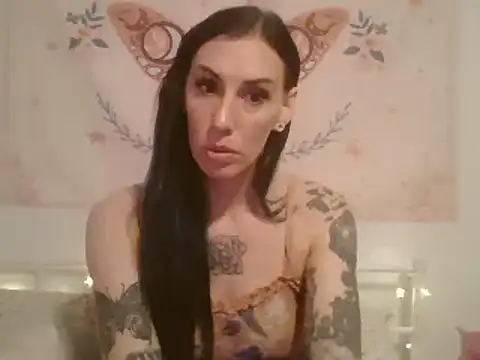 Snapshot of averietheangel chatting on 03.15.25 averietheangel online show from 03.15.25