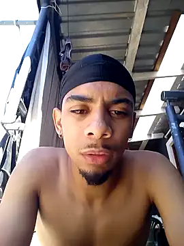 Snapshot of 29YOURZ_28_ chatting on 12.14.24 29YOURZ 28 online show from 12.14.24