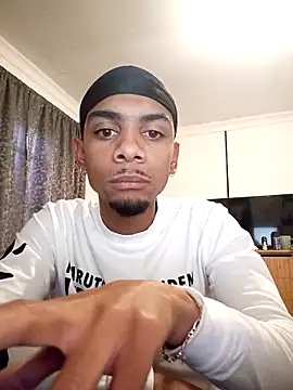 Snapshot of 29YOURZ_28_ chatting on 12.16.24 29YOURZ 28 online show from 12.16.24