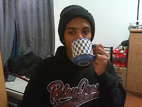 Snapshot of 29YOURZ_28_ chatting on 09.19.25 29YOURZ 28 online show from 09.19.25