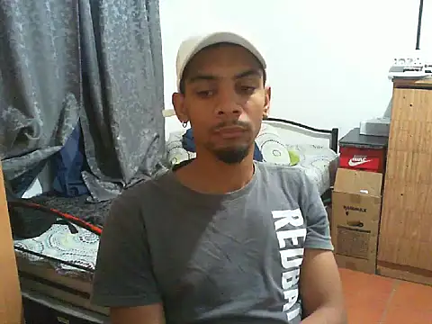 Snapshot of 29YOURZ_28_ chatting on 09.25.25 29YOURZ 28 online show from 09.25.25