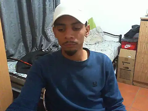 Snapshot of 29YOURZ_28_ chatting on 09.29.25 29YOURZ 28 online show from 09.29.25