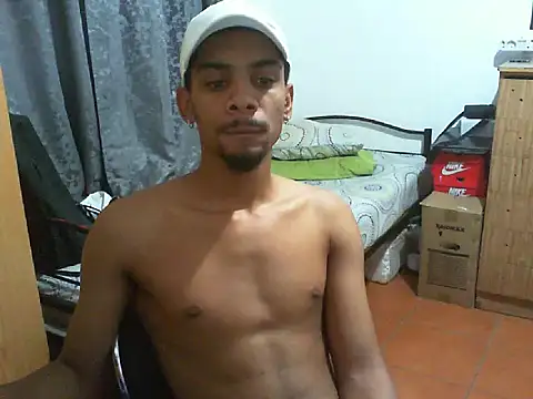 Snapshot of 29YOURZ_28_ chatting on 10.13.25 29YOURZ 28 online show from 10.13.25