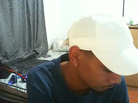 Snapshot of 29YOURZ_28_ chatting on 11.04.25 29YOURZ 28 online show from 11.04.25