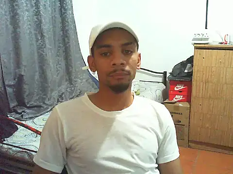 Snapshot of 29YOURZ_28_ chatting on 11.13.25 29YOURZ 28 online show from 11.13.25