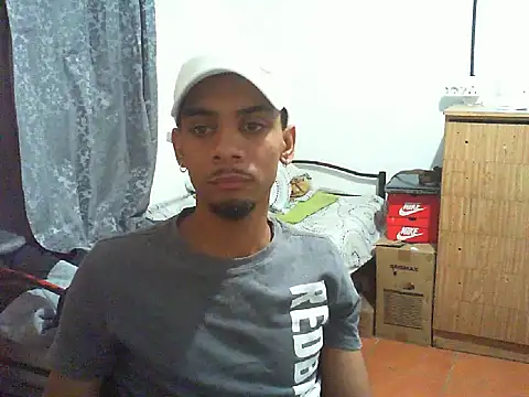 Snapshot of 29YOURZ_28_ chatting on 11.21.25 29YOURZ 28 online show from 11.21.25