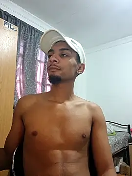 Snapshot of 29YOURZ_28_ chatting on 12.17.25 29YOURZ 28 online show from 12.17.25