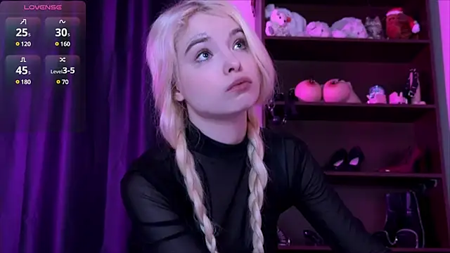 Snapshot of MisssLola chatting on 12.16.24 MisssLola online show from 12.16.24