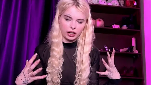 Snapshot of MisssLola chatting on 01.07.25 MisssLola online show from 01.07.25