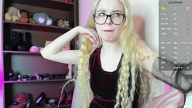 Snapshot of MisssLola chatting on 02.11.25 MisssLola online show from 02.11.25