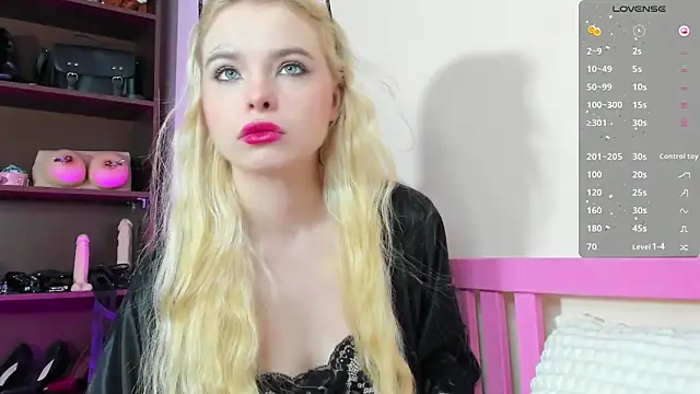 Snapshot of MisssLola chatting on 02.24.25 MisssLola online show from 02.24.25