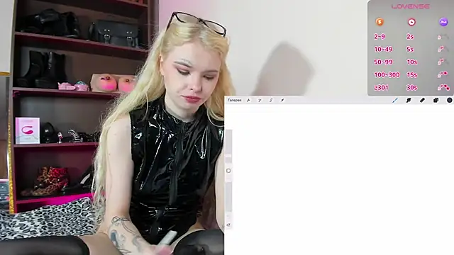 Snapshot of MisssLola chatting on 02.27.25 MisssLola online show from 02.27.25