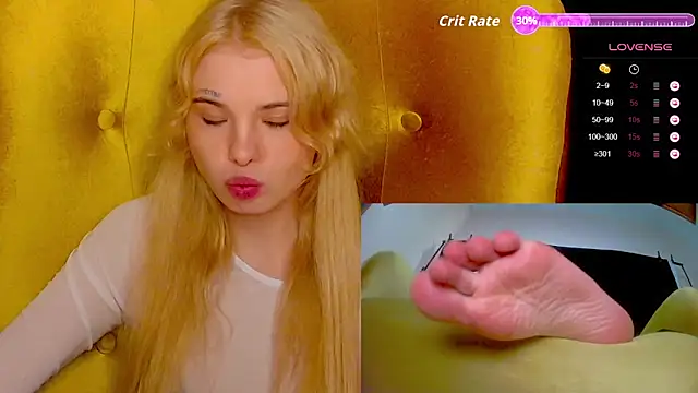 Snapshot of MisssLola chatting on 09.10.25 MisssLola online show from 09.10.25