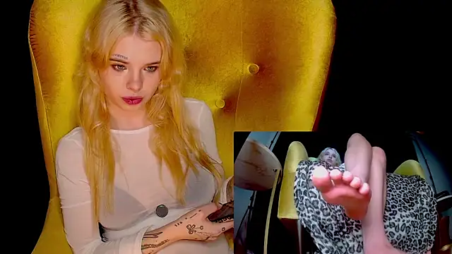 Snapshot of MisssLola chatting on 10.08.25 MisssLola online show from 10.08.25