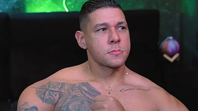 Snapshot of MassimoWalton2 chatting on 12.02.24 MassimoWalton2 online show from 12.02.24