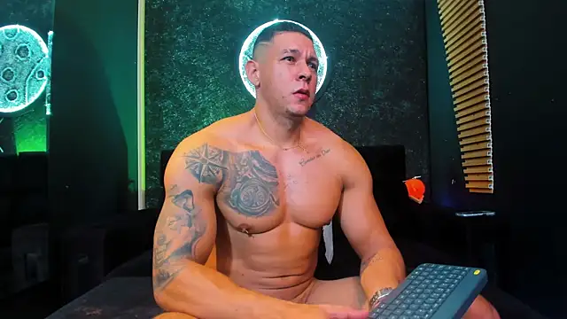 Snapshot of MassimoWalton2 chatting on 12.18.24 MassimoWalton2 online show from 12.18.24